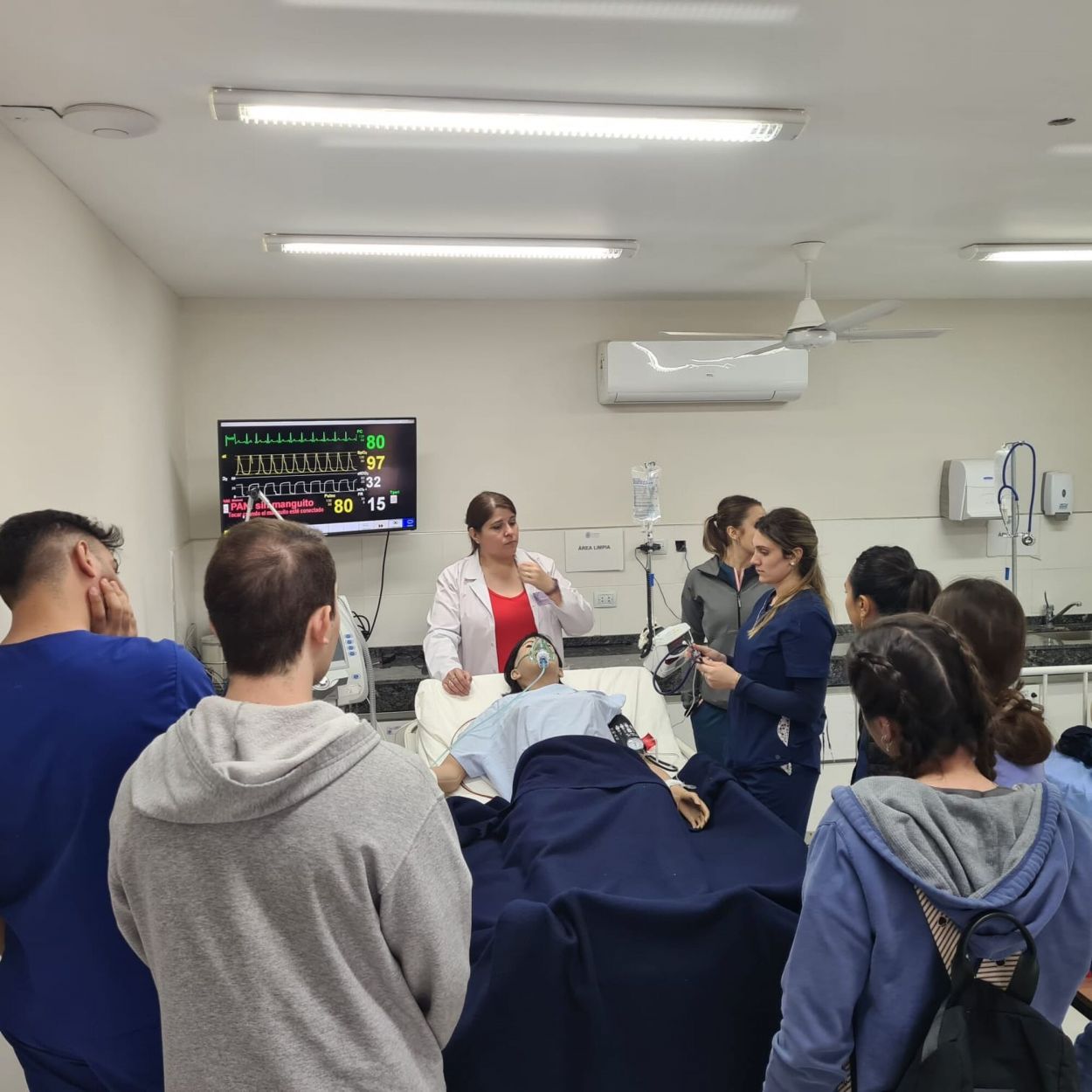 FUTURO UNIVERSITARIO. La Universidad San Pablo-T forma en ciencias,  idiomas, tecnología, deportes y arte