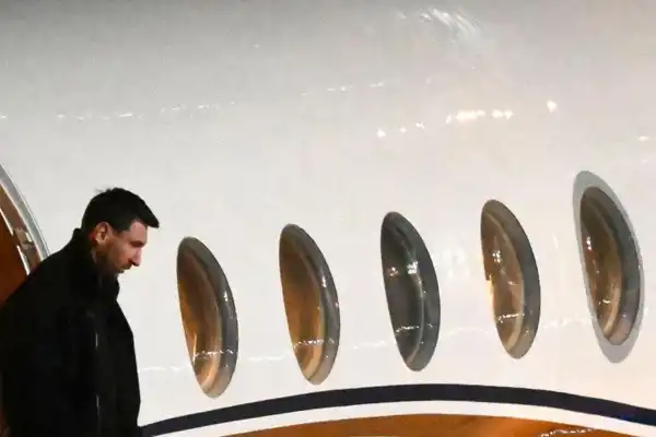 Video: así fue la llegada de Leo Messi a Rosario para el último adiós a su padre Jorge