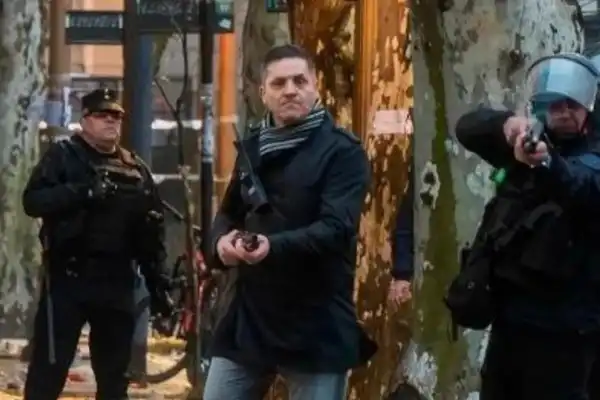 Identificaron al policía de civil que portaba un arma durante la protesta frente al Congreso: el gobierno de Milei defendió su actuación