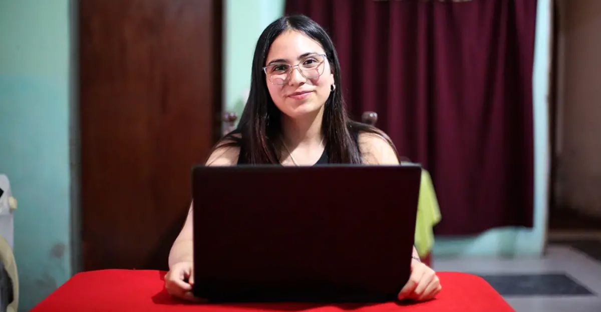 RECIENTE RECIBIDA. Ayelén creció en una zona rural de Simoca y hoy apuesta a insertarse en el mundo tecnológico. / LA GACETA, ÁLVARO MEDINA
