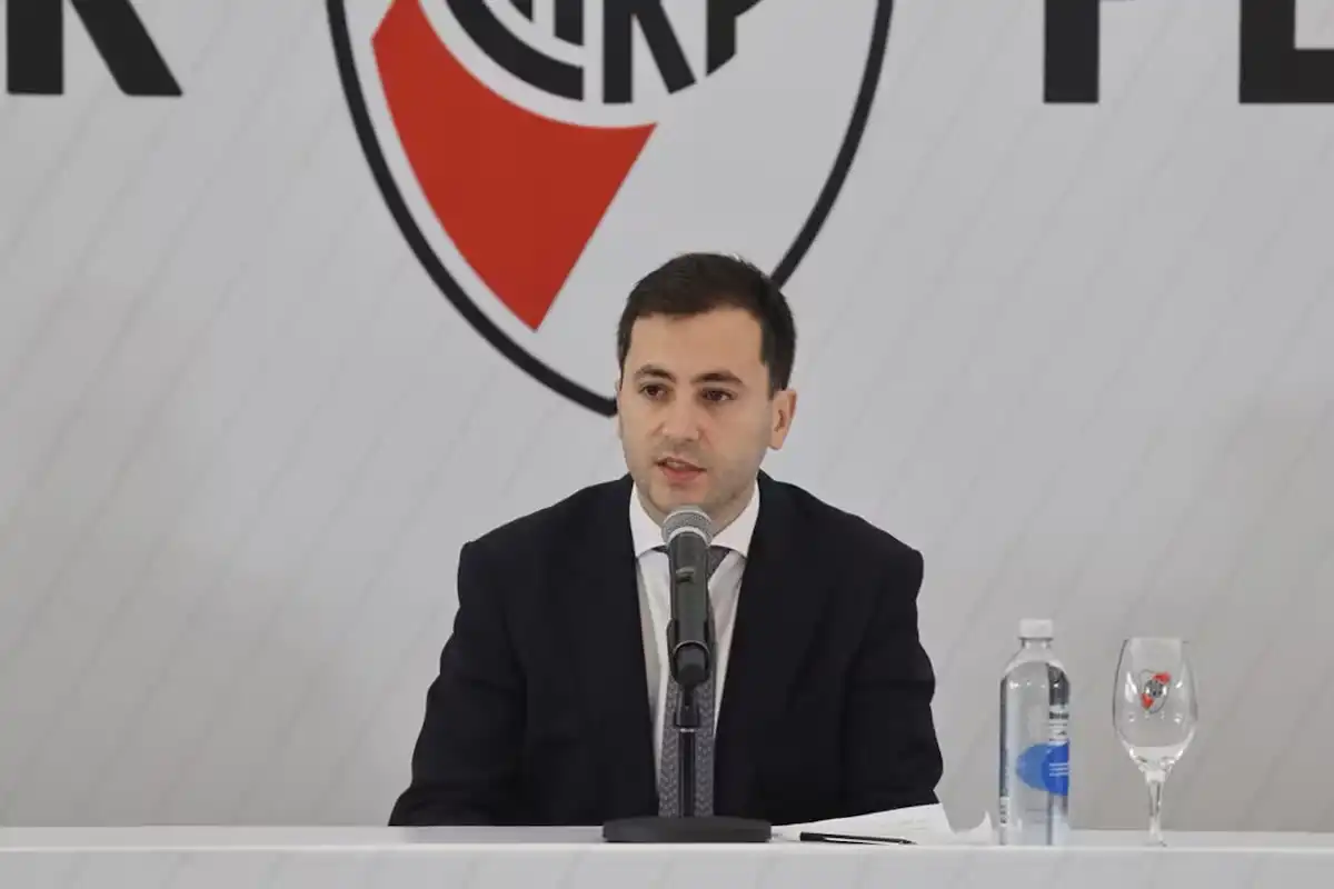 Autocrítica por los borrados, respaldo a Coudet y la millonaria compra de Almada: las definiciones de Stefano Di Carlo