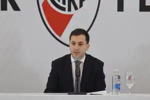 Autocrítica por los borrados, respaldo a Coudet y la millonaria compra de Almada: las definiciones de Stefano Di Carlo