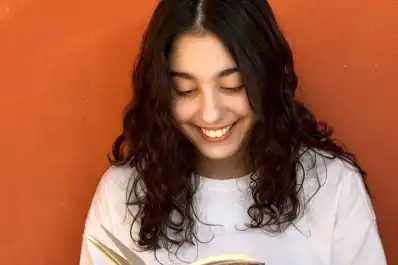 La emoción de publicar el primer poemario a los 19 años