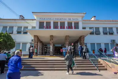 Los extranjeros no residentes deberán pagar por la atención en los hospitales, pero las emergencias quedan exceptuadas