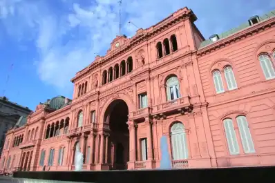 Todas las miradas conducen a la Casa Rosada