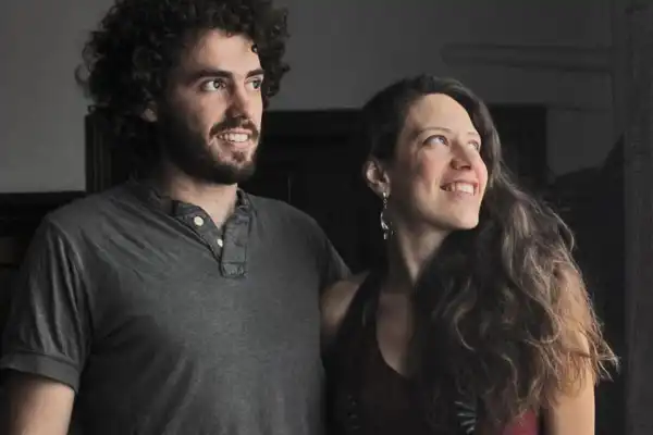 “Hamaca” que bambolea entre lo latino, la canción francesa y la música clásica