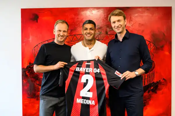 Facundo Medina dejó Marsella a cambio de 25 millones de euros y fue presentado en su nuevo club