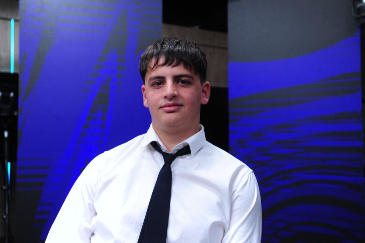 ADVERTENCIA. Pedro Storari, alumno del Colegio Sagrado Corazón, durante la entrevista en Panorama Tucumano, donde señaló las consecuencias que las apuestas pueden provocar en los vínculos y la vida cotidiana.