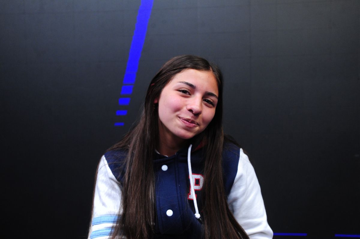 CHARLA. Trinidad De Camillo, alumna del Colegio Pablo Apóstol, durante la entrevista en Panorama Tucumano, donde explicó cómo funciona el mecanismo de recompensa de las apuestas.