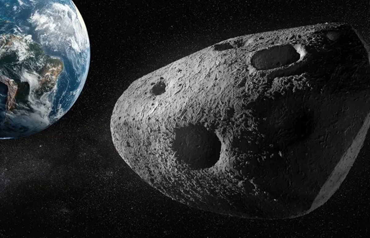 Ilustración del asteroide Apophis realizada por un artista; parece una patata gris gigante y la Tierra se encuentra en la esquina superior izquierda de la imagen.El viernes 13 de abril de 2029 tendrá lugar un espectáculo astronómico único, cuando el asteroide Apophis pase más cerca de Europa y África que los satélites, en un acontecimiento verdaderamente irrepetible. Imagen: Space.com