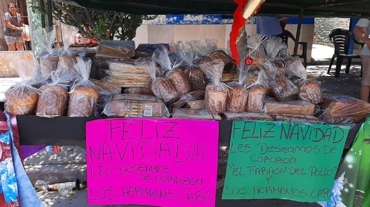 RECUERDO. Los hermanos Caro regalaban alimentos a los vecinos de barrio Victoria durante las fiestas de fin de año. 