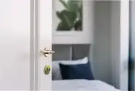 Dormir con la puerta cerrada: qué dice este hábito sobre tu personalidad, según la psicología