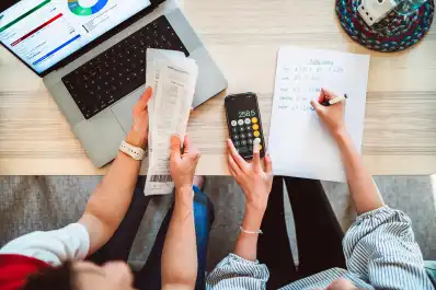 Del Ratón Pérez al primer crédito: qué hay que saber antes de tomar tu primera deuda, según una experta