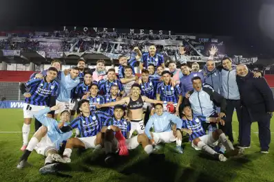 Atlético le dio a Independiente un baile histórico: lo goleó 4 a 0 y se metió en cuartos de la Copa Argentina