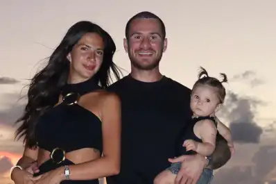“¿Justo ahora? No da”: la polémica en redes por las fotos vacacionales de Alexis Mac Allister y Ailén Cova