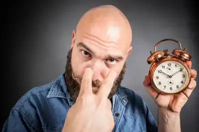 Llego 10 minutos tarde: la paradoja de la puntualidad en la era digital