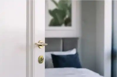 Dormir con la puerta cerrada: qué dice este hábito sobre tu personalidad, según la psicología