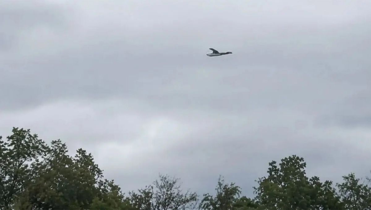 EVIDENCIA. Habitantes de zonas rurales de Salta registran el vuelo de avionetas.