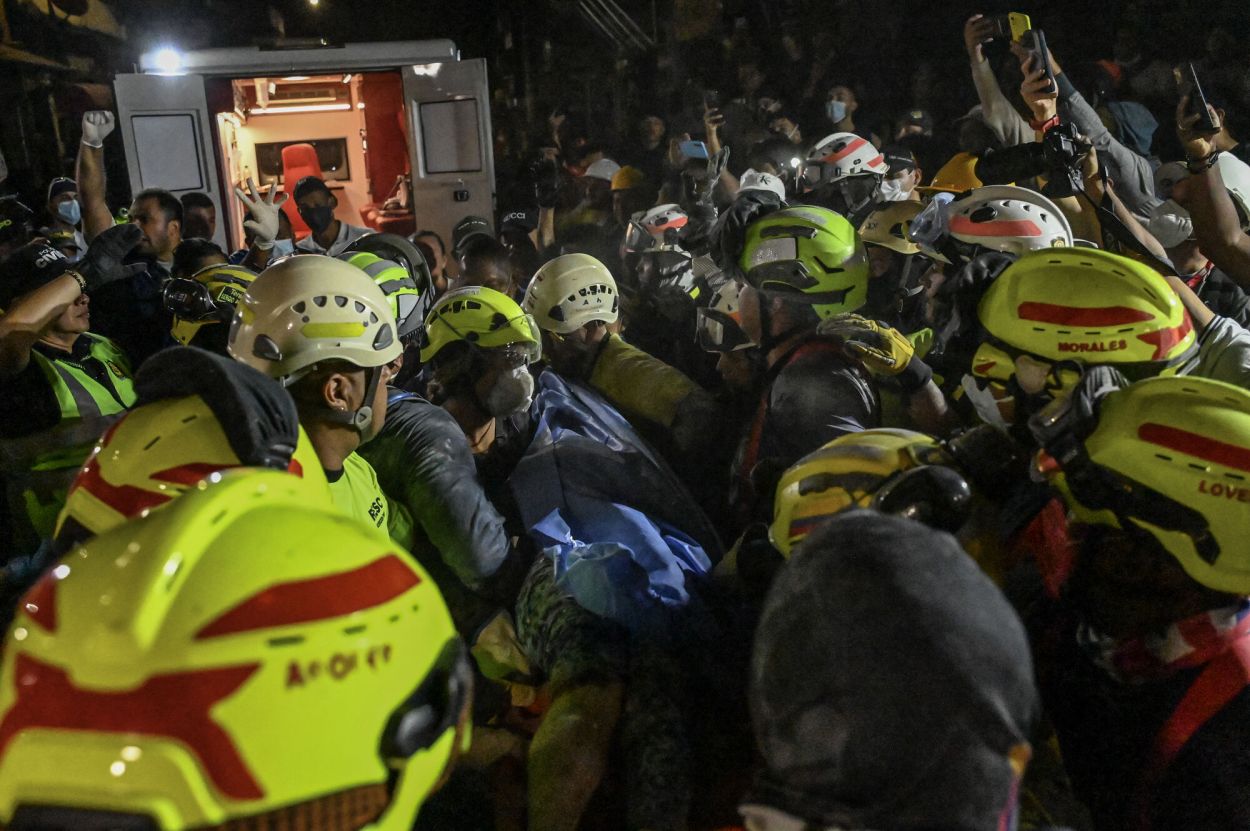 Los rescates en Colombia entran en la “fase final”: una mujer sobrevivió tras permanecer 35 horas bajo los escombros