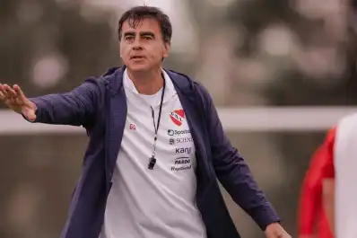 “Siento vergüenza y pido disculpas”: Quinteros quedó en la cuerda floja tras la goleada de Atlético Tucumán