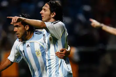 Carlos Tevez habló sobre Messi y recordó cómo la muerte de su padre cambió su carrera