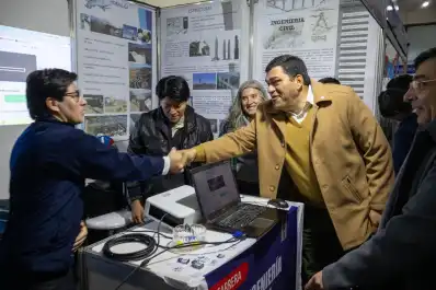 Ministros en la UTN, un proyecto contra las tarifas y una visita a Casa del Militante