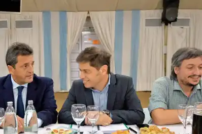Kicillof, Massa y Máximo Kirchner lideraron una cumbre del PJ que busca frenar la eliminación de las PASO