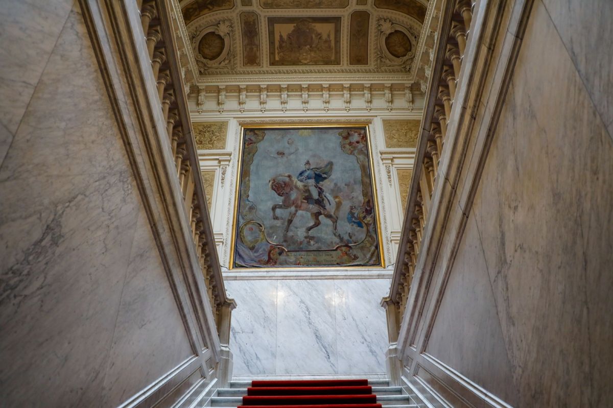 EN LA CASA ROSADA. Tapiz donado por Francia a la Argentina en 1916, con motivo del Centenario de la Independencia; es un homenaje al General José San Martín