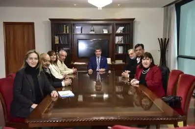 Información pública, ludopatía y reforma política: las preocupaciones que llevó la Mesa de Diálogo a la Legislatura