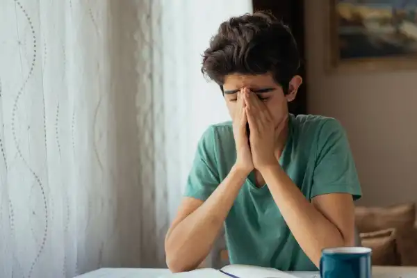 Vínculos en tiempos de incertidumbre: qué les pasa a los jóvenes argentinos y por qué Tucumán no queda al margen