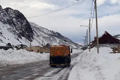 Alerta naranja por nevadas: dos provincias podrían acumular hasta un metro de nieve