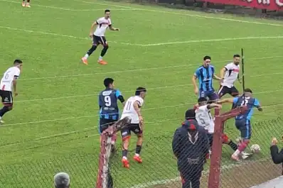 Golpe letal en el descuento: Tucumán Central cayó 3-2 ante Escobar y quedó al borde del abismo