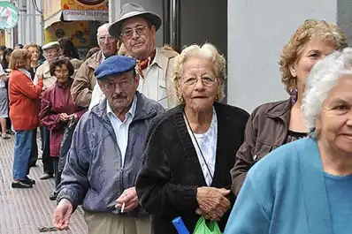 Cómo se reducirá el bono en agosto para los jubilados que no cobren la mínima