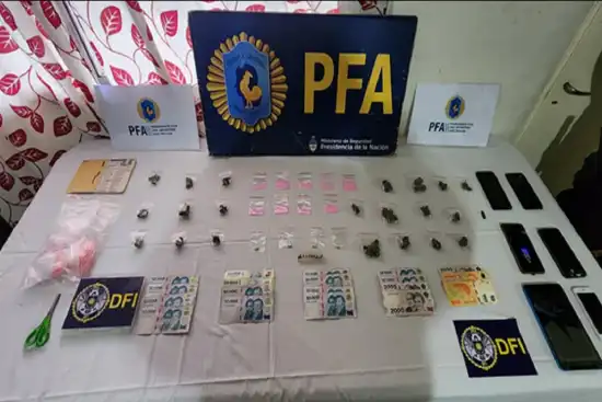 550x367_nueve-detenidos-tras-12-allanamientos-investigacion-venta-drogas-rosario-villa-gobernador-galvez-1149856-162701.webp