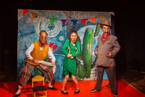 Las máscaras de Lilian Mirkin en “Melodramas”