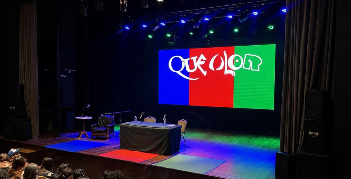 A SALA LLENA. Charo López y Noelia Custodio presentaron “Qué olor en vivo” en el Teatro Rosita Ávila. 