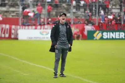 Estamos tan calientes y enojados como el hincha: la autocrítica de Orfila tras el empate de San Martín