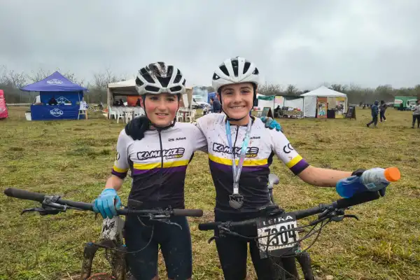 Tienen 12 años, sobrevivieron al barro del Trasmontaña y ya sueñan con correr el Tour de Francia