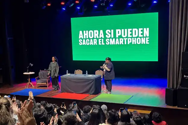 Qué olor en Tucumán: la noche en que el humor prohibió celulares y el público contó todo