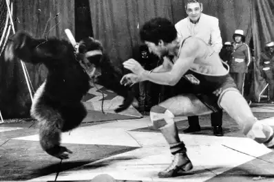 Recuerdos fotográficos: 1986. El empate entre el luchador tucumano y el gorila invencible