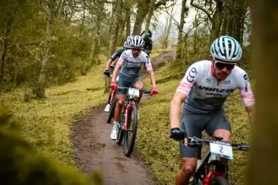 Nueve kilómetros nuevos y un desafío brutal: así fue el Trasmontaña de mountain bike
