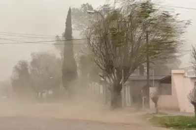 Alerta naranja y amarilla por ráfagas de hasta 130 km/h, viento zonda, nevadas y tormentas: cuáles son las provincias bajo riesgo
