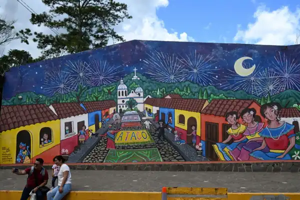 En El Salvador, los artistas les ganan los muros a las pandillas
