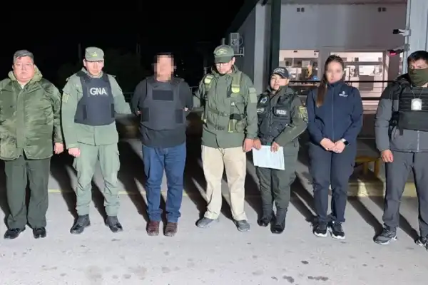 Detuvieron y expulsaron de Bolivia a un argentino con pedido de captura internacional