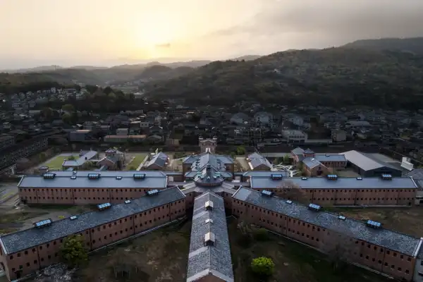 Inauguraron un hotel de lujo en una cárcel Patrimonio Histórico: cómo es ahora la renovada prisión de 118 años