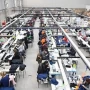 Cerró una empresa textil y su dueño lloró al despedir a 120 trabajadores