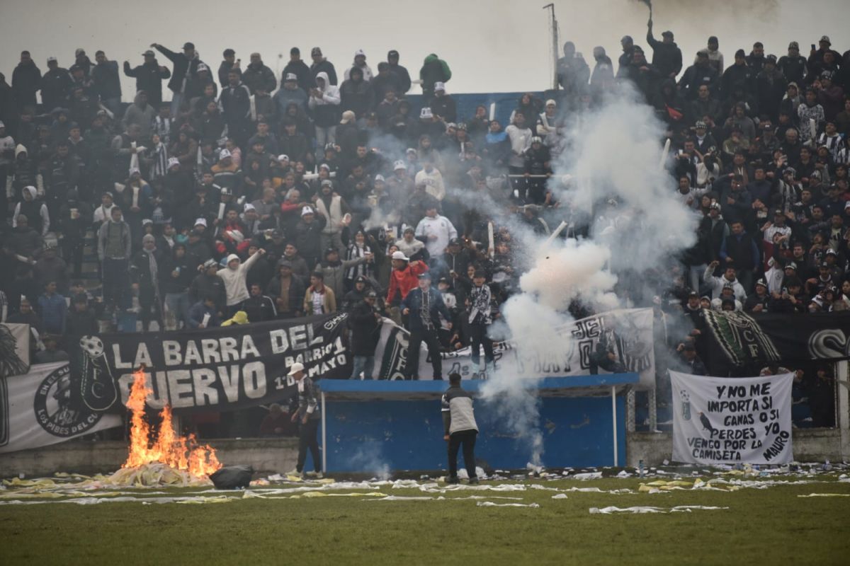 Graves incidentes en la final de la Liga Tucumana: el partido quedó suspendido