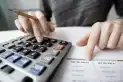 El peso de las tarifas en los salarios se duplicó desde 2023: cuánto aumentaron los servicios esenciales