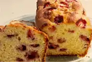 Budín de frutilla y banana saludable: cómo preparar la versión súper húmeda, baja en grasas y sin gluten