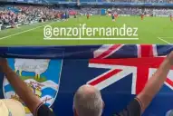 Polémica con Enzo Fernández: desplegaron una bandera de las Islas Malvinas y piden sanciones
